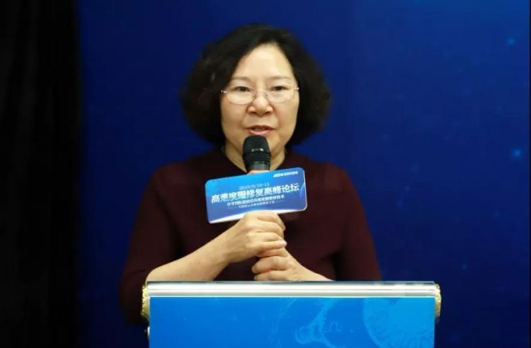 國內(nèi)高難度眼修復(fù)專家劉輔蓉教授在本次論壇授課.jpeg 國內(nèi)高難度眼修復(fù)專家劉輔蓉教授在本次論壇授課.jpeg